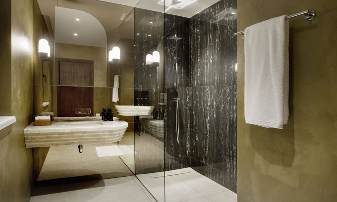 Sector 1 Apartment | Luxury Suite 5 FIND