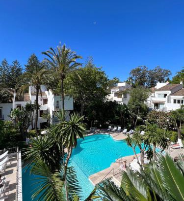 Golden Mile Apartment | Luxury Suite in Puente-Romano