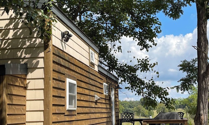 Stephens City Cabin | Luxury tiny home farm stay on historic property with hot tub in Stephens City