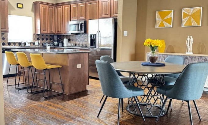 Legacy Park Apartment | Luxury Town House at Legacy Shops