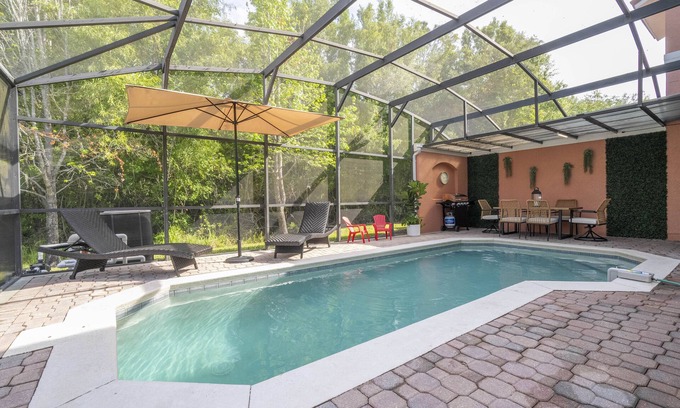 Kissimmee House | Luxury Townhome 4 bed + 3 bath + Private Pool in front of the Clubhouse Resort!