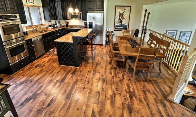 Bear Hollow Village House | Luxury Townhome Gourmet Kitchen & Private Hot Tub, Sleeps 10-12