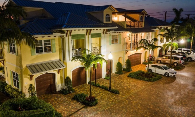 Jupiter House | Luxury Townhome | Pool | Beach & Golf Escape