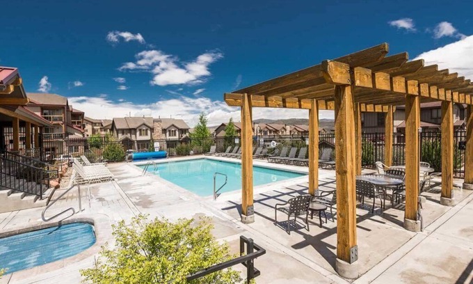Bear Hollow Village House | Luxury Townhome: Private Balcony & Hot Tub, Great Location, 4 BR