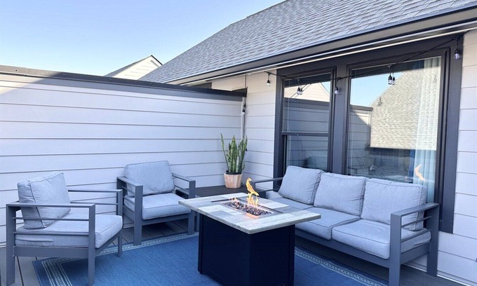 Charlotte House | Luxury Townhome with Rooftop Firepit – 1371