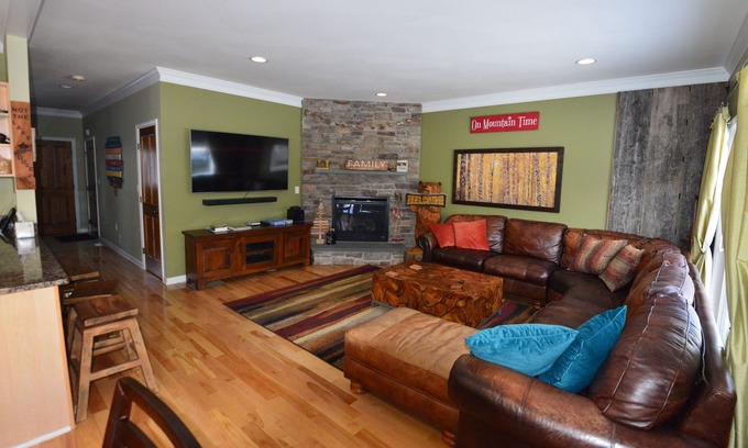 Lincoln House | Luxury Townhouse at Loon Mountain - 4 bed/3.5 bath with all amenities sleeps 10+