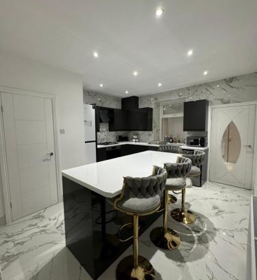 Burnley Apartment | Luxury Travis House