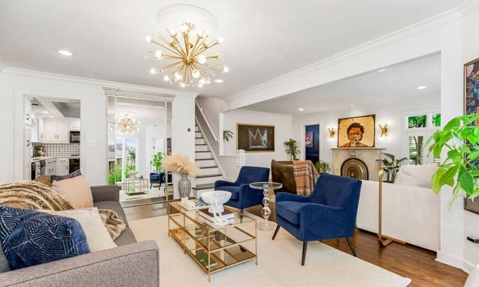 Fairway House | Luxury Tudor w/3 Kings, Deck, Yard & Playroom; 5min to Plaza