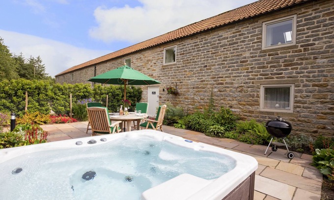 Scarborough Cottage | Luxury upside down , terraced barn conversion in a wonderful setting