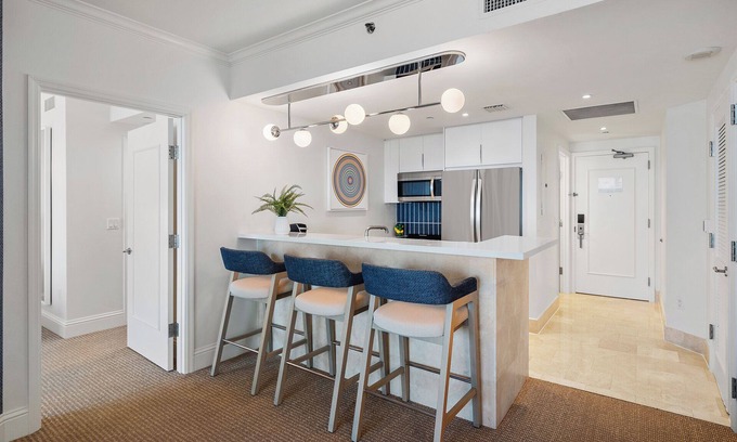 Mid Beach Condo | Luxury Vacation Rentals at Fontainebleau Miami Beach by LRMB