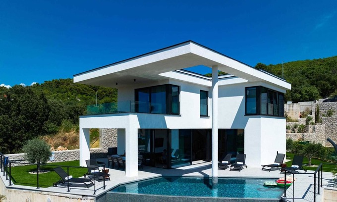 Punat Villa | Luxury villa 45° with infinity pool