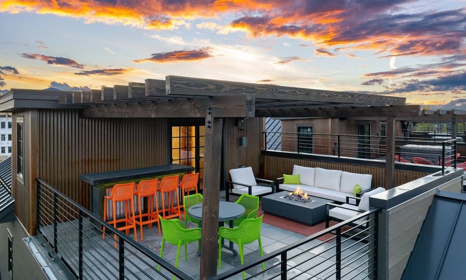Old Town House | Luxury Villa 85 I Hot Tub I Rooftop Lounge I Great Views I Best Price I Discounted Attractions