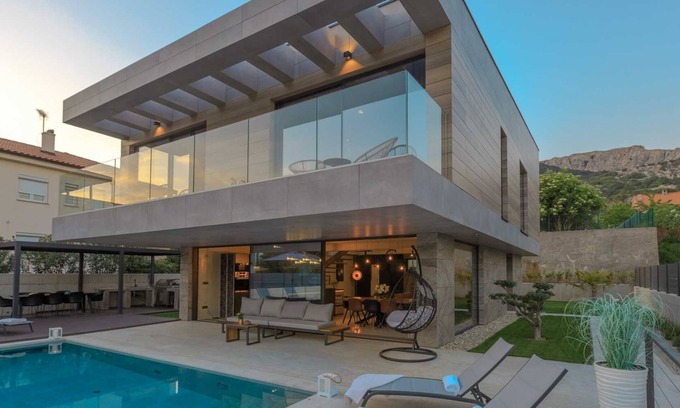 Baska Villa | Luxury Villa Elite with heated pool, sauna, jacuzzi & gym