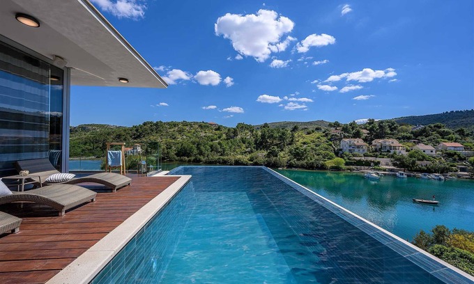 Sutivan Villa | Luxury Villa Fly me to the Moon with Pool
