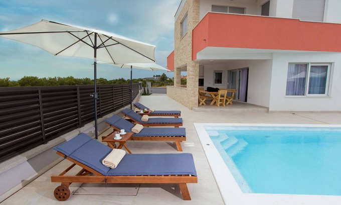 Poljica Villa | Luxury villa for 12 people, pool, sauna, whirlpool, tennis, golf, soccer field