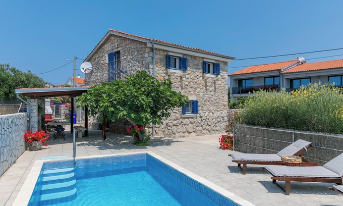 Brzac Villa | Luxury villa for 4-5 people - 2 bedrooms - 2 bathrooms - pool