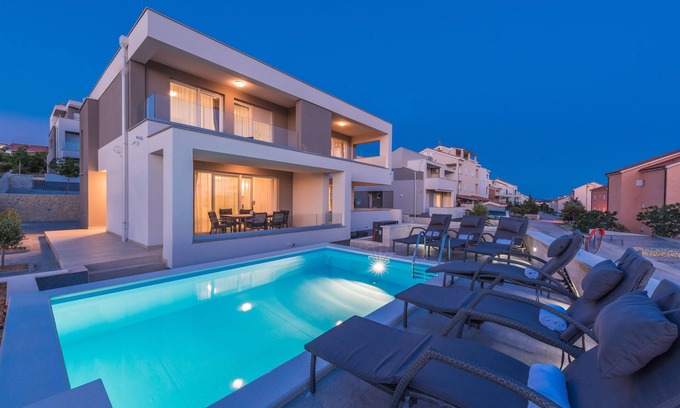 Novalja House | Luxury Villa for18 with Private Heated Pool near the Beach