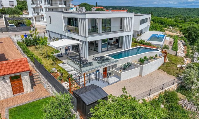 Salatic Villa | Luxury Villa Green Oasis