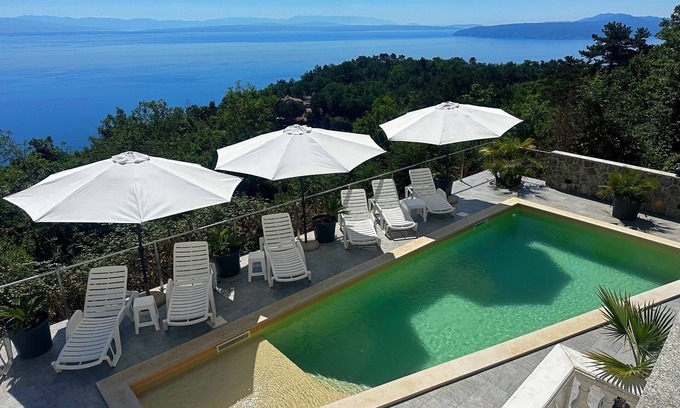 Tulisevica Villa | Luxury villa in breathtaking green place. Heated pool!