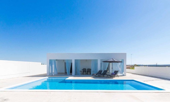 Marchena House | Luxury Villa in Seville Countryside. Villa M&J Holiday Home