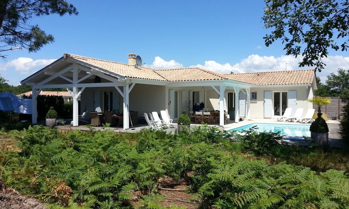 Hourtin Villa | Luxury villa on the lake, next to the forest and close to the beach.