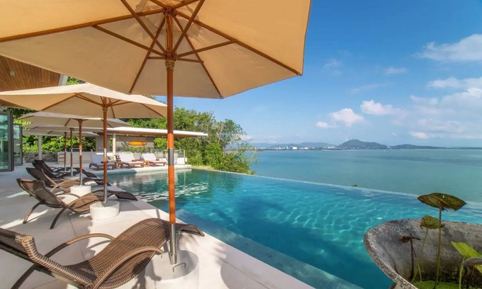 Talat Nuea Villa | Luxury Villa Skyfall Phuket