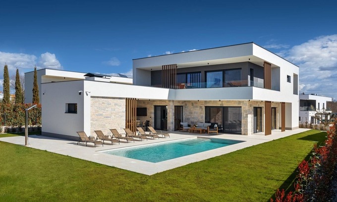 Gulici Villa | Luxury villa with 4 bedrooms, a pool, and a prime location just a few minutes from the center of Poreč.