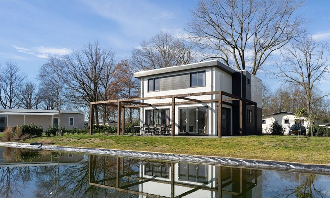 Kerkdriel Villa | Luxury villa with dishwasher