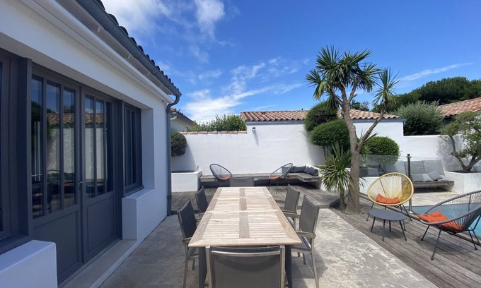 La Flotte Villa | Luxury villa with heated pool close to shops and sea.