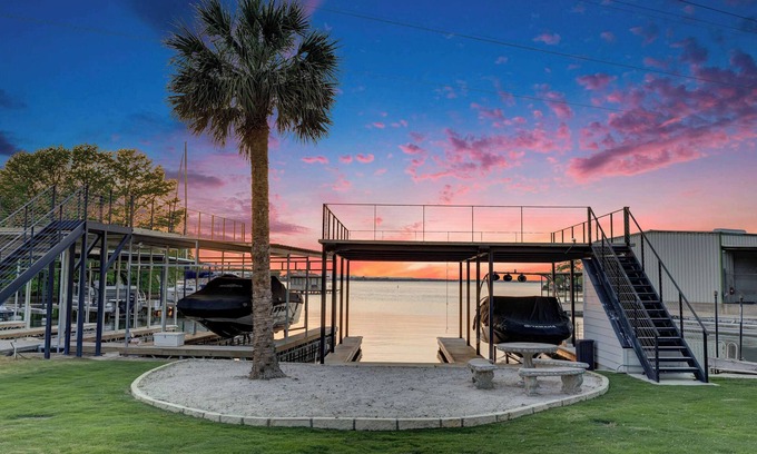 Horseshoe Bay House | Luxury waterfront Villa pool hot tub and sauna