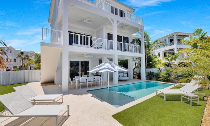 Florida Keys House | Luxury Waterfront Home - Marathon, FL Keys - 5BR, Private Pool, Dock - Sleeps 10