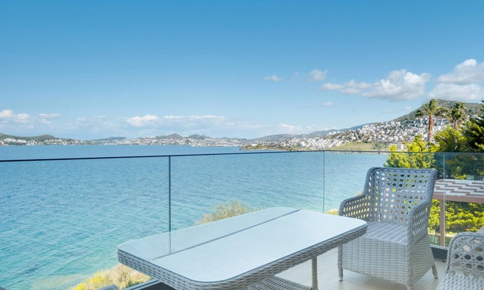 Dagbelen Apartment | Luxury Waterfront House 9 min to Yalikavak Marina