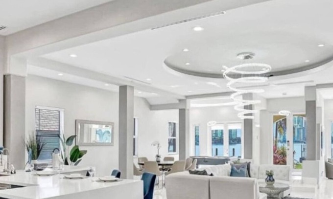 Hollywood Lakes House | Luxury Waterfront/Lakefront/Pool/Beach 7Min Walk