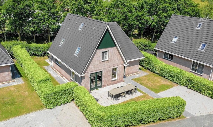 Makkum Cabin | Luxury wellness villa with Wellness Hot Tub, sauna, and whirlpool for 10 persons at Beach Resort Makkum on the IJsselmeer.