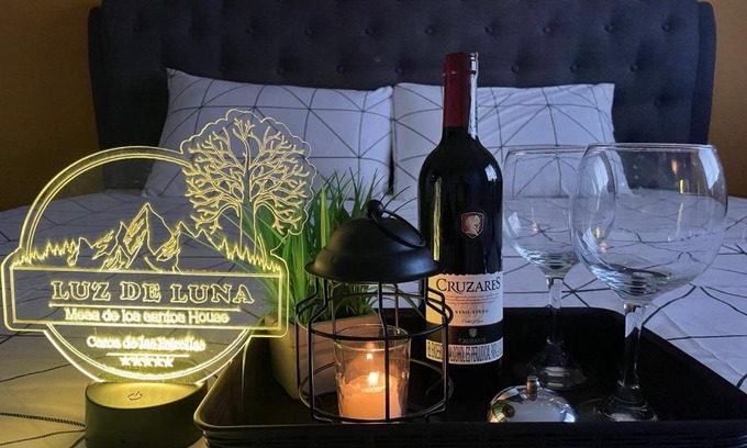 Los Santos House | LUZ DE LUNA mesa de los santos house