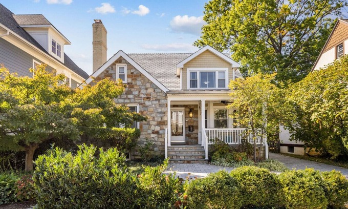Arlington House | Lyon Retreat, 5-BR Luxurious Urban Estate