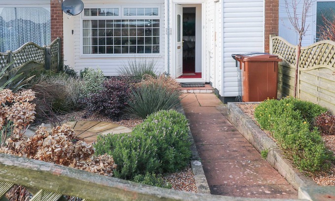 Malborough House | LYSANDER, family friendly, with a garden in Malborough