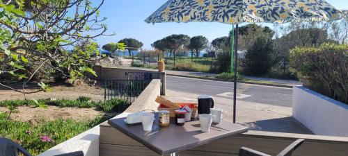 Meze House | Mèze avec vue face à l'étang