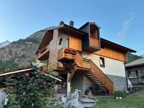 Courmayeur Apartment | Méijòn Lo Brenlo