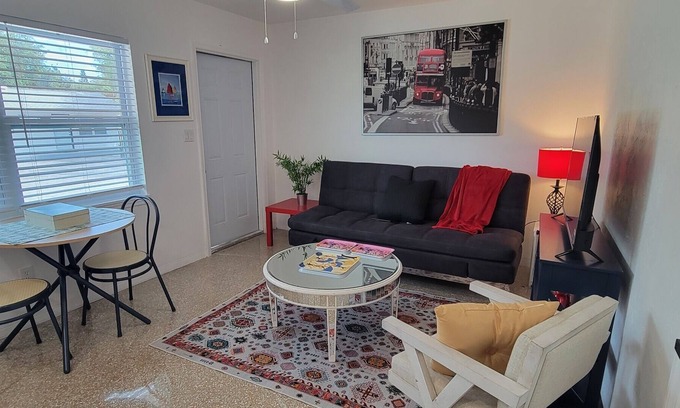 Bay Pines Villa | Madeira Beach Villas #2 Luxury 1Br / 1 Ba 4 Min to Madeira Beach Access.