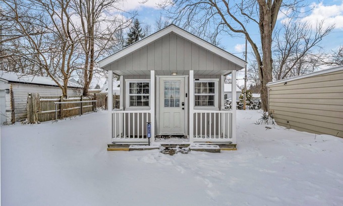 George Haywood's Lakefront Cottage | Madison's Lakeside Tiny Home Dream Getaway!