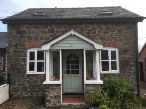 Meifod House | Maesnewydd Cottage
