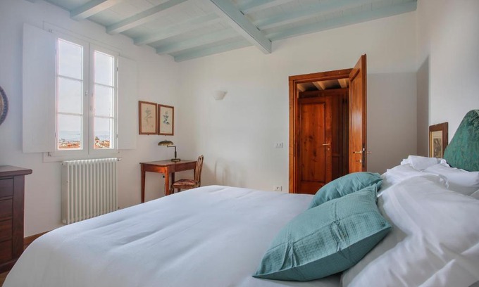 Oltrarno Apartment | Maggio In Florence