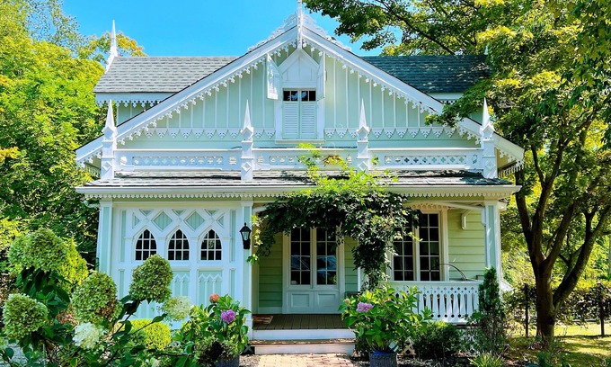New Canaan House | Magic Charm—NYC Gingerbread Home