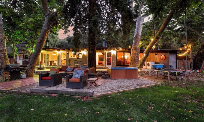 Topanga House | Magical Creekside 3 bedroom