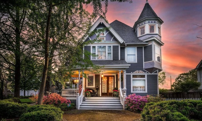 Anna House | Magical Victorian near hiking/wine trail