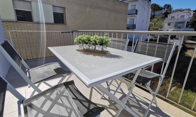 Llanca Apartment | Magnificent 3-bedroom apartment 400 meters from the beach.