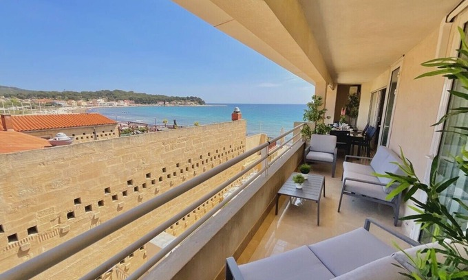 Les Sablettes Apartment | Magnificent 85m ² With Balcony/In Front Of Sea