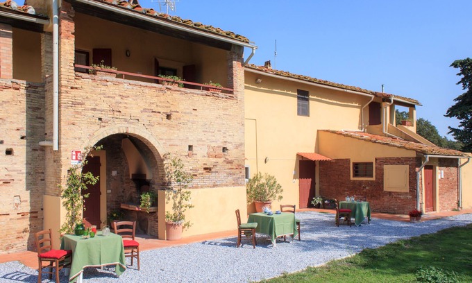 Guasticce Other | Magnificent apartment in the Tuscan countryside with swimming pool