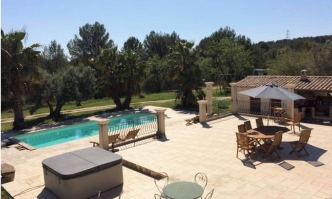 La Farlede House | MAGNIFICENT COUNTRY VILLA NEAR THE SEA